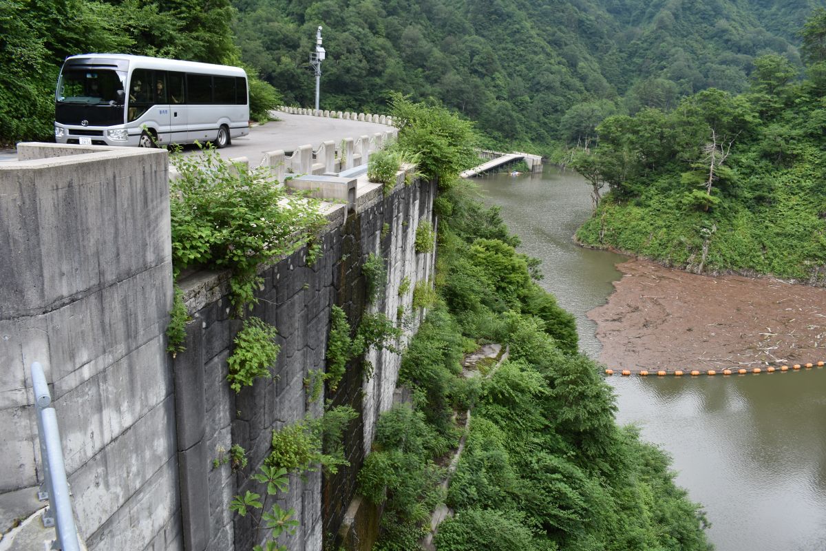 奥胎内ダム見学ツアー｜新潟の観光スポット｜【公式】新潟県のおすすめ観光・旅行情報！にいがた観光ナビ