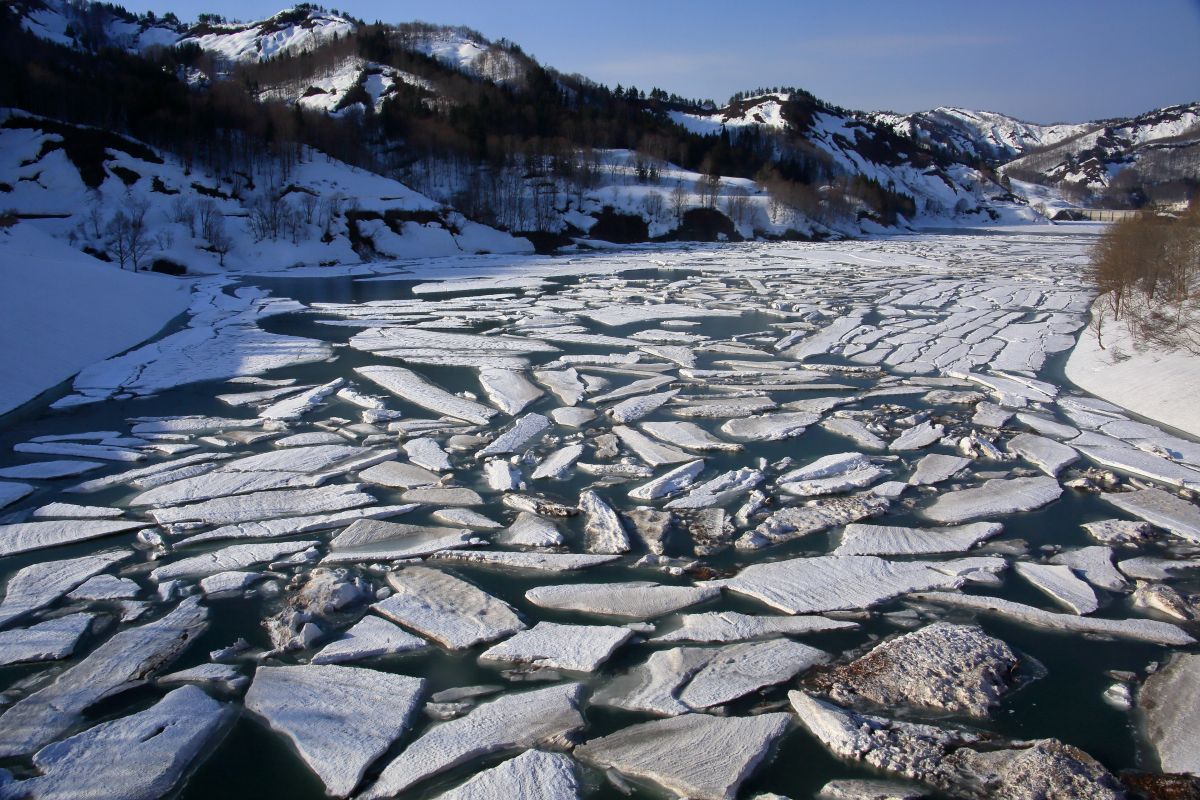 破間川ダムの雪流れ｜新潟の体験｜【公式】新潟県のおすすめ観光・旅行情報！にいがた観光ナビ