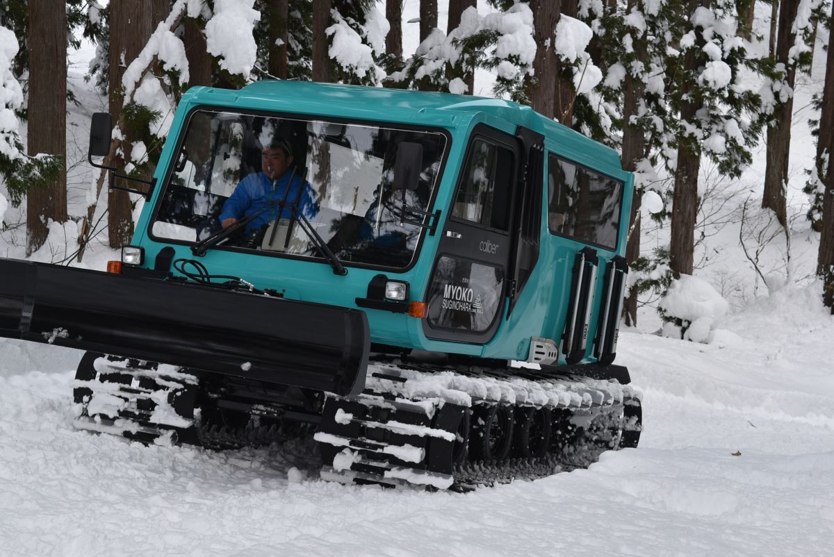 Snow Caliber Mini Trip 雪上車遊覧ツアー／妙高杉ノ原スキー場｜新潟