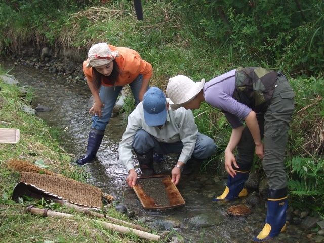 砂金掘り体験｜新潟の観光スポット｜【公式】新潟県のおすすめ観光・旅行情報！にいがた観光ナビ