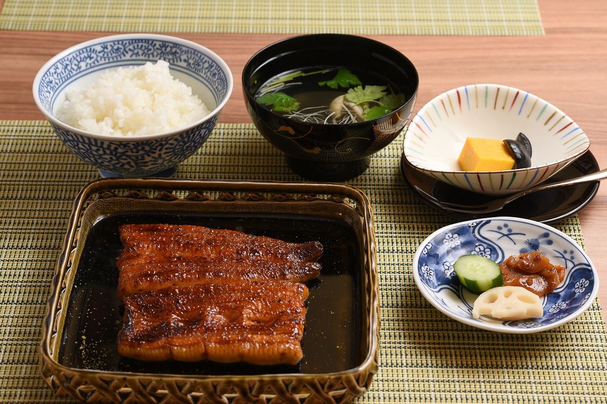 うなぎ専門店が誇るふんわり関東風＆香ばしい関西風。珍部位も楽しめる