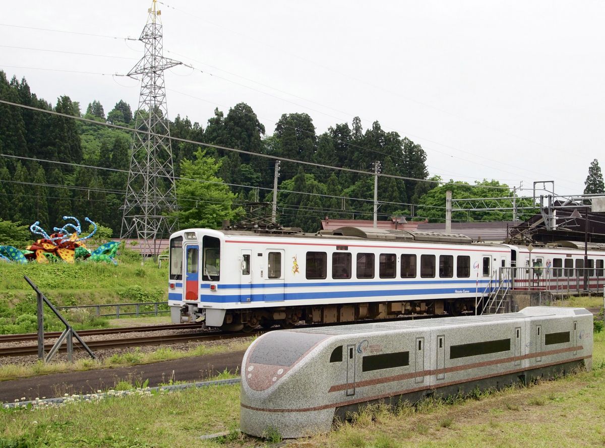 急行 北越急行ほくほく線 地域密着のローカル鉄道と沿線の魅力【後編 十日町駅〜まつだい駅】／十日町市・南魚沼市｜新潟県観光協会公式ブログ  たびきち｜【公式】新潟県のおすすめ観光・旅行情報！にいがた観光ナビ