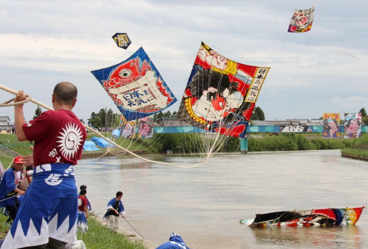 新潟の三大凧合戦！白根、三条、今町・中之島で熱い競演！！｜旅の特集