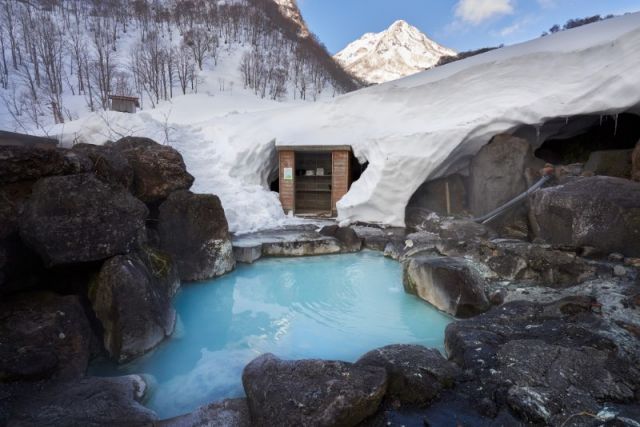 燕温泉「黄金の湯」オープンのお知らせ/妙高市