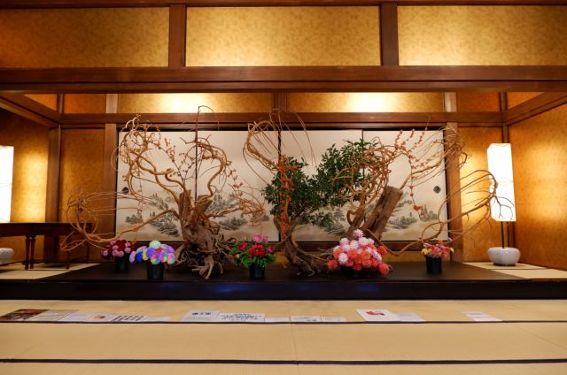 「華道家 假屋崎省吾の世界展 in 蔵春閣」を開催します/新発田市