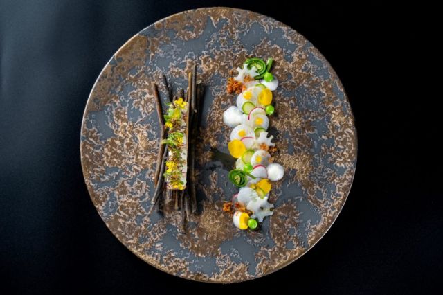 須藤 良隆シェフ(La Plage/佐渡市)が 「RED U-35 2025」グランプリ “レッドエッグ”を受賞しました