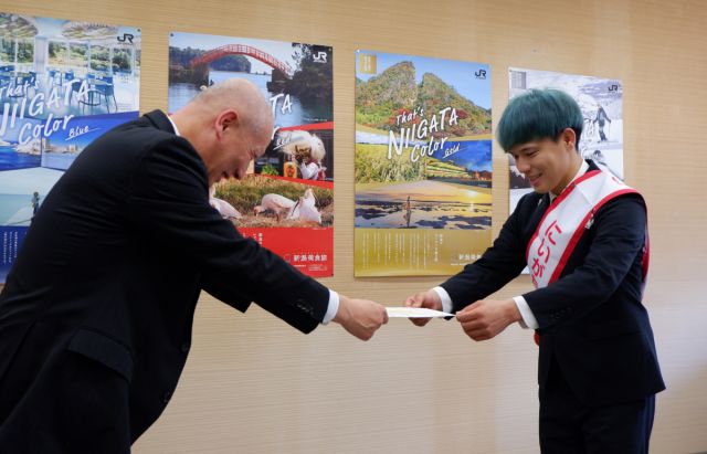 世界で活躍するダンサー・中澤利彦さんが「にいがた観光特使」に!「にいがた観光特使」の委嘱が行われました