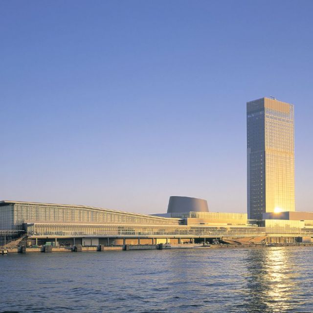 新潟県立万代島美術館