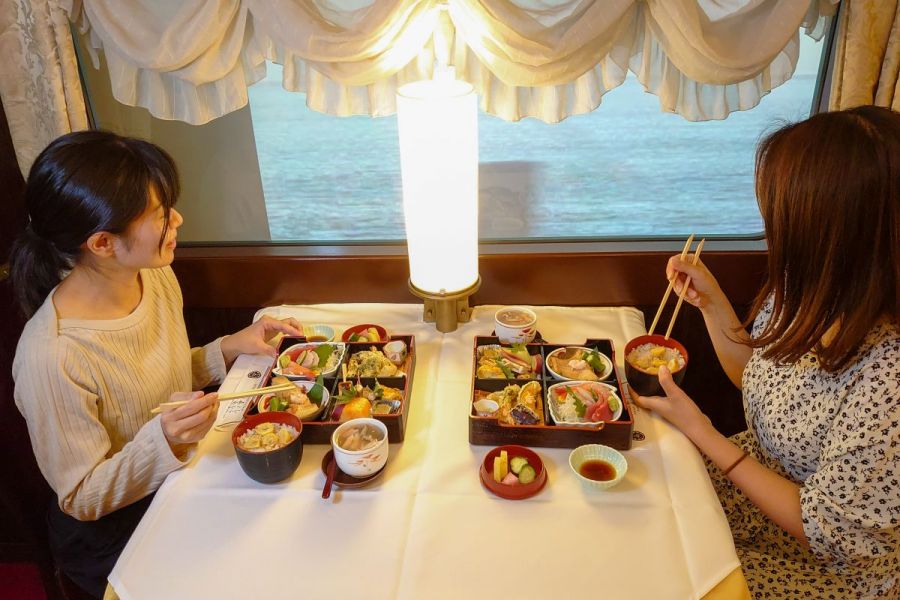 トワイライトエクスプレスで昼食を 新潟の体験 公式 新潟県のおすすめ観光 旅行情報 にいがた観光ナビ