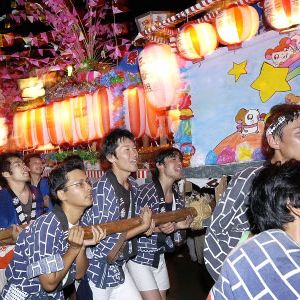 中之島諏訪神社際禮燈籠神事（灯籠押し合い祭り）