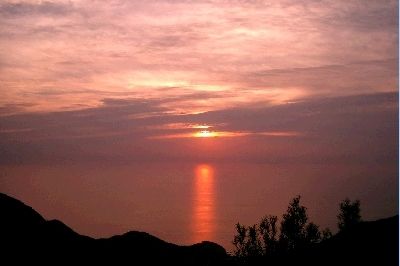 弥彦山頂から見た夕陽