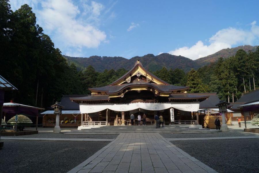 彌彦神社