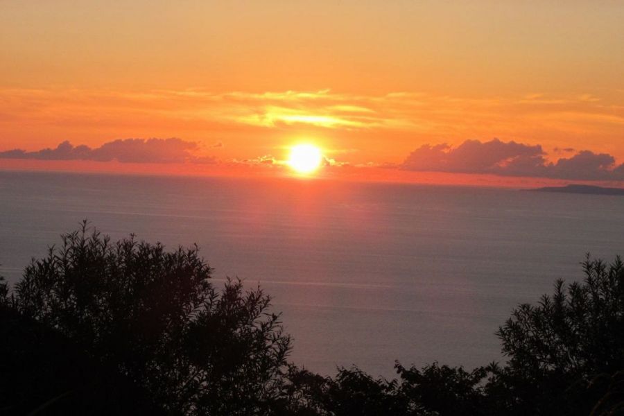 夕日に染まる弥彦山スカイライン