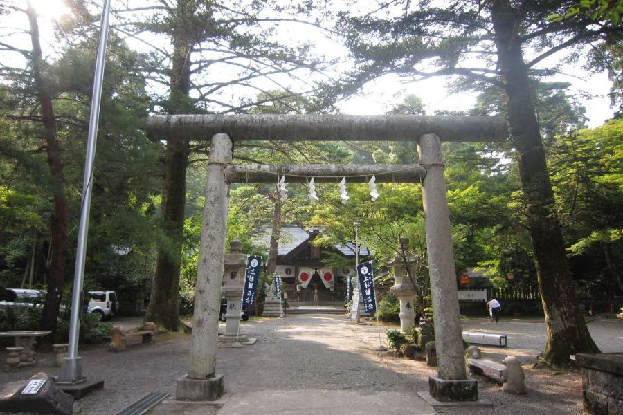 春日山神社