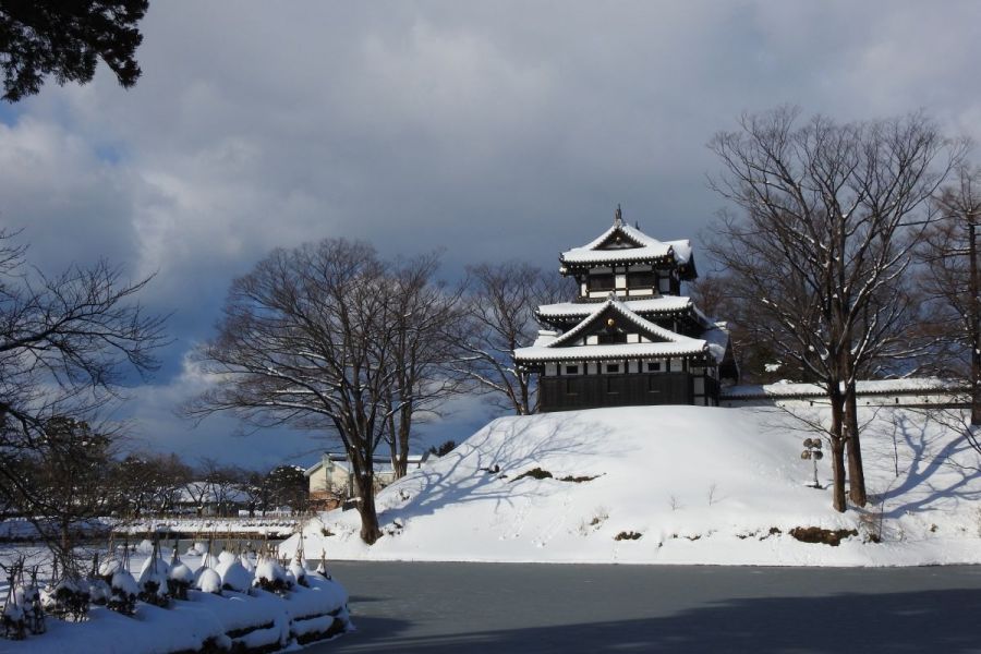 雪景色の高田城