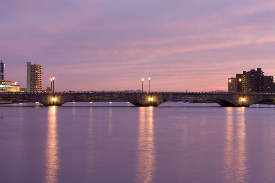 夕暮れの橋