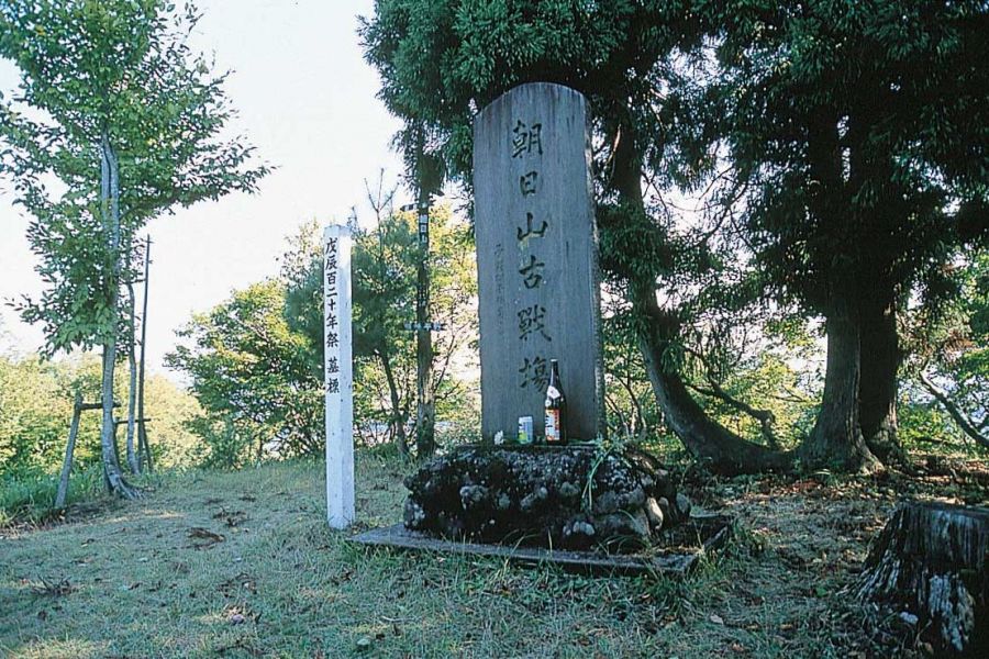 朝日山古戦場石碑
