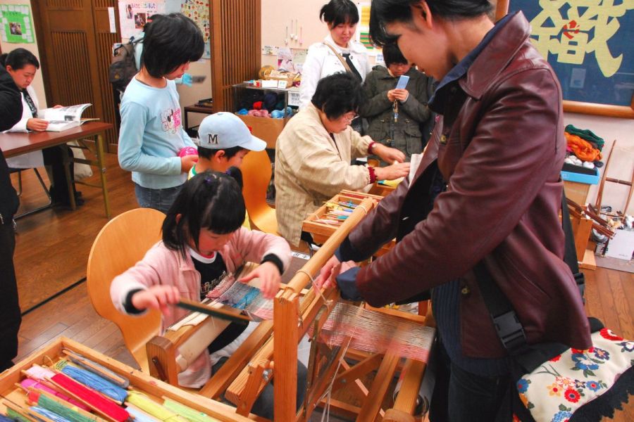 トントンカラリトンカラリ♪はた織体験