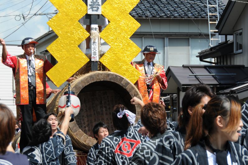 花火打ち上げの成功を祈る行事「筒引き」