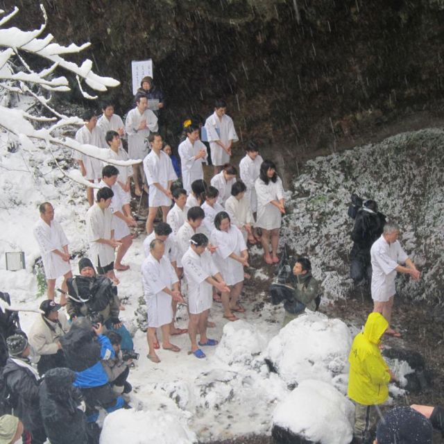 白玉の滝 寒篭り