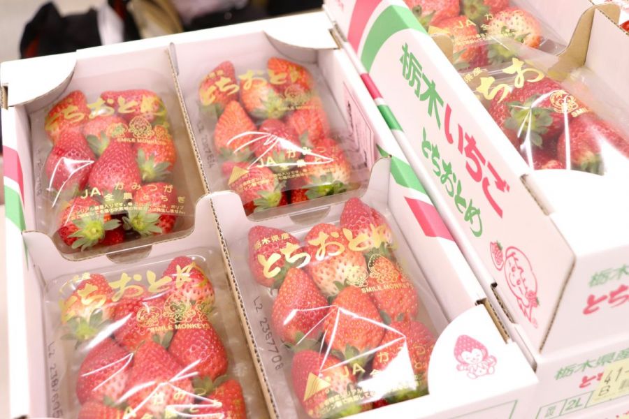 まちの駅ネットワーク伊達（福島）の特産品「いちご」、「伊達のあんぽ柿」※写真は、2019年開催の様子です。