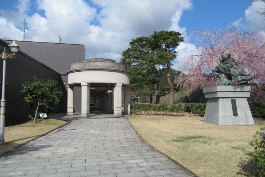 長岡市栃尾美術館