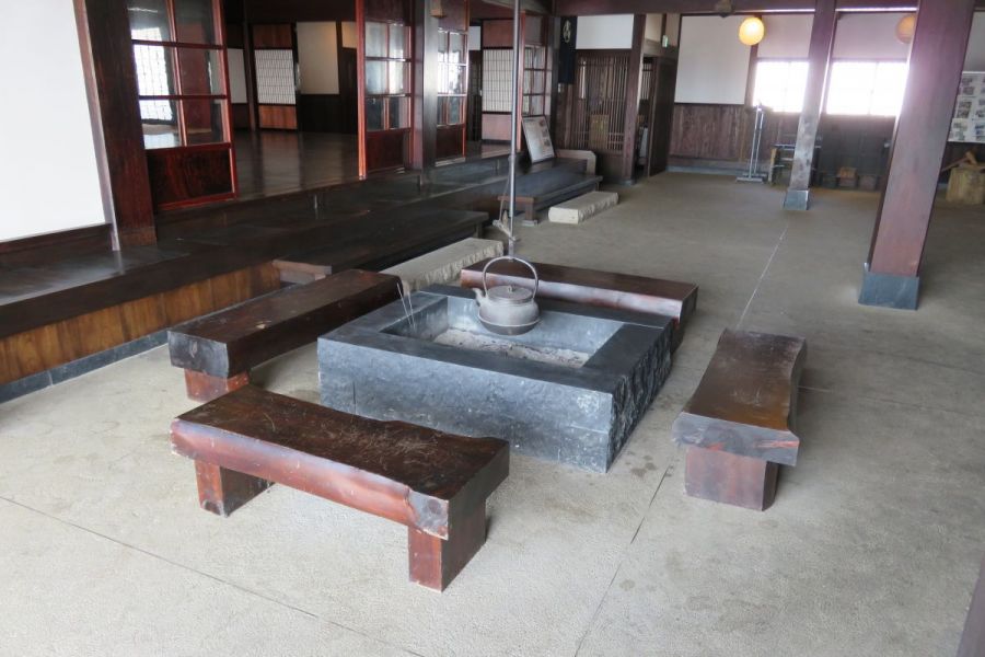 土間