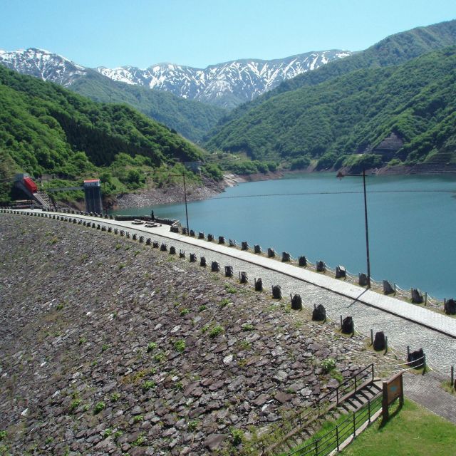 三国川ダムしゃくなげ湖