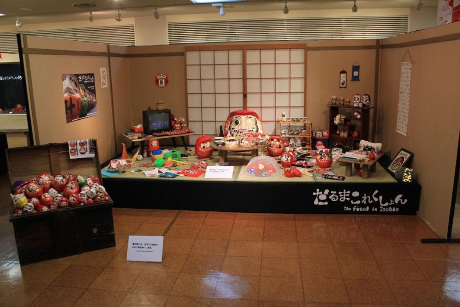 栃尾だるま館館長こと大瀬久男さんのだるまコレクションを多数公開
