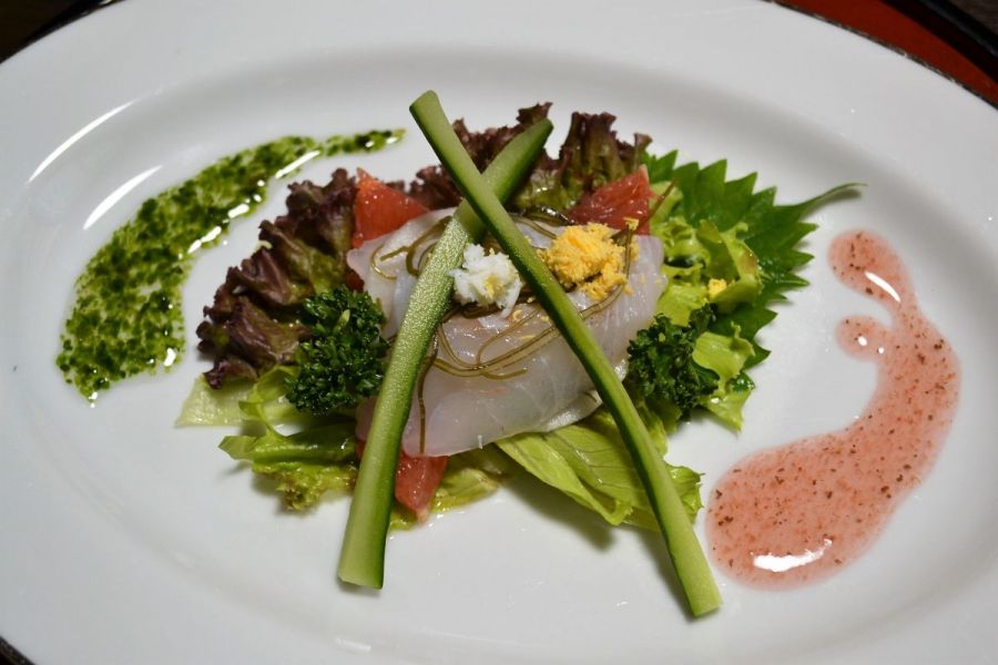 鮃と鯛のミルフィーユ（写真は2018年・秋開催時の料理です。）