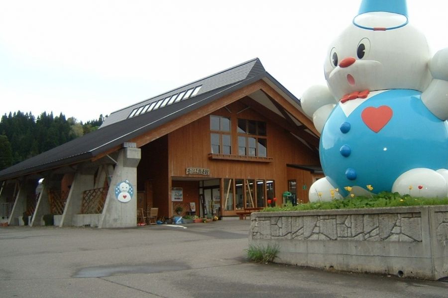 道の駅 「雪のふるさとやすづか」（国道403号）