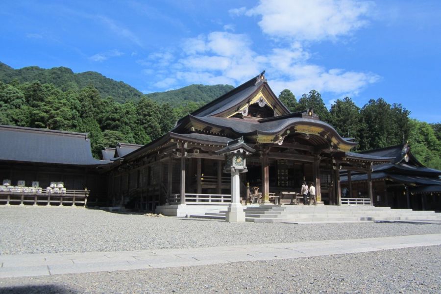 彌彦神社