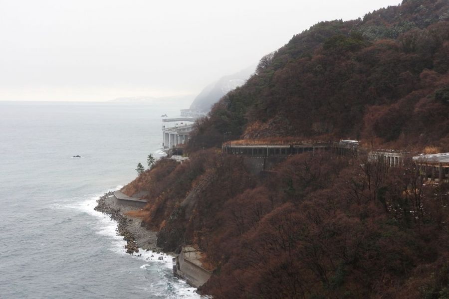 親不知の冬景色！極寒日本海で育った荒波あんこうに出会う旅