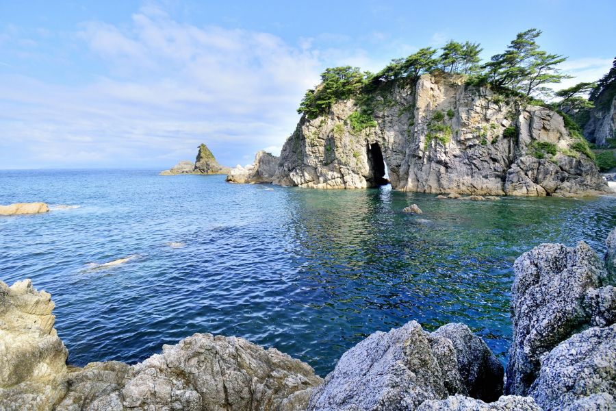 笹川流れを代表する景観、眼鏡岩