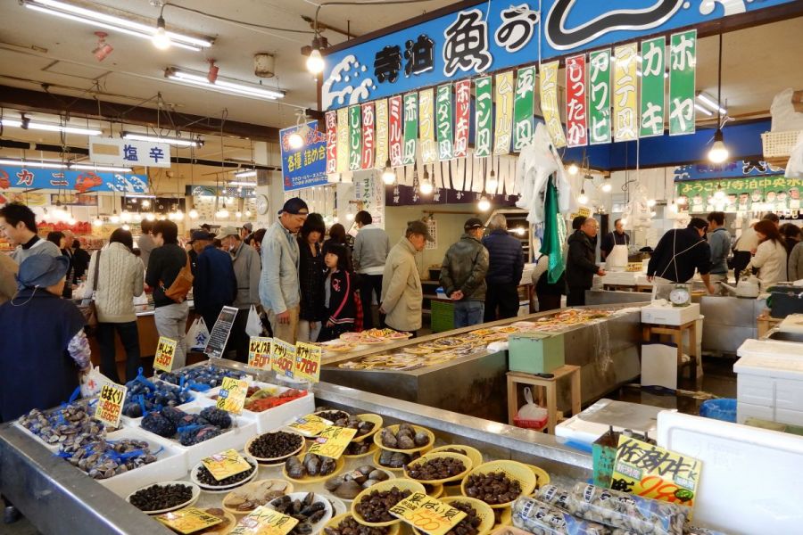 活気ある店内