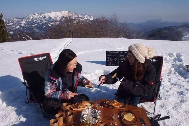 メープルシロップ狩り & 雪上デイキャンプで米粉パンケーキ