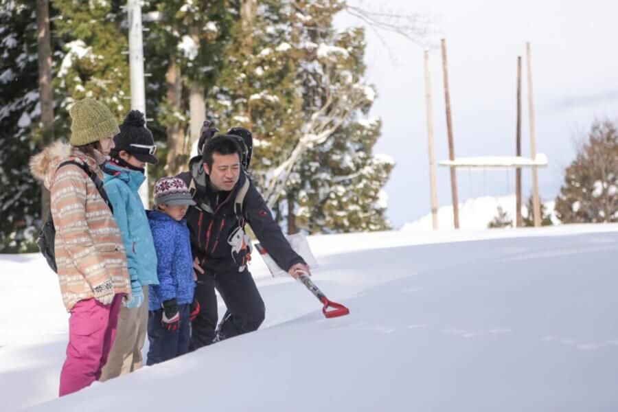 手軽に雪山を冒険！ スノーシュートレッキング & デイキャンプ