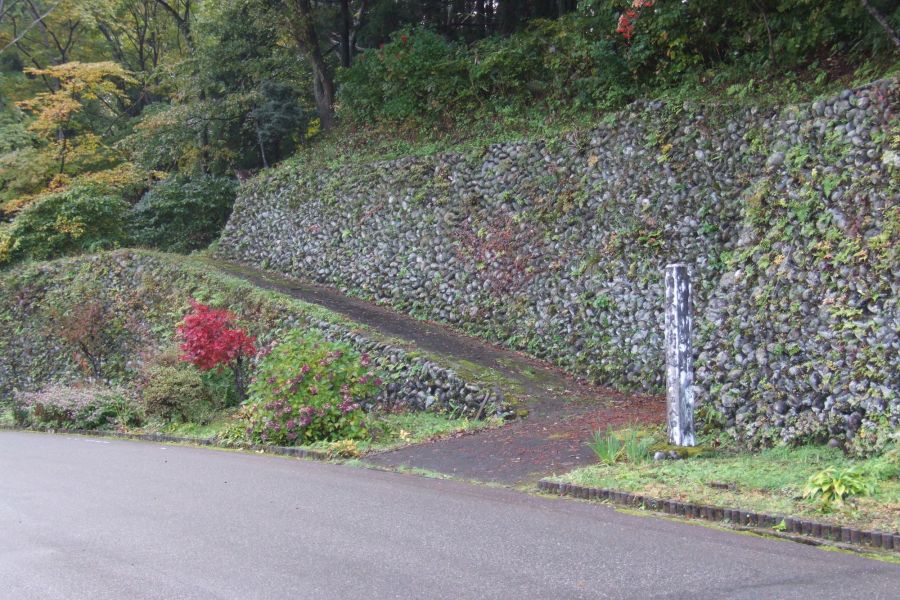 鷹の巣峠入口【関川村下川口側】