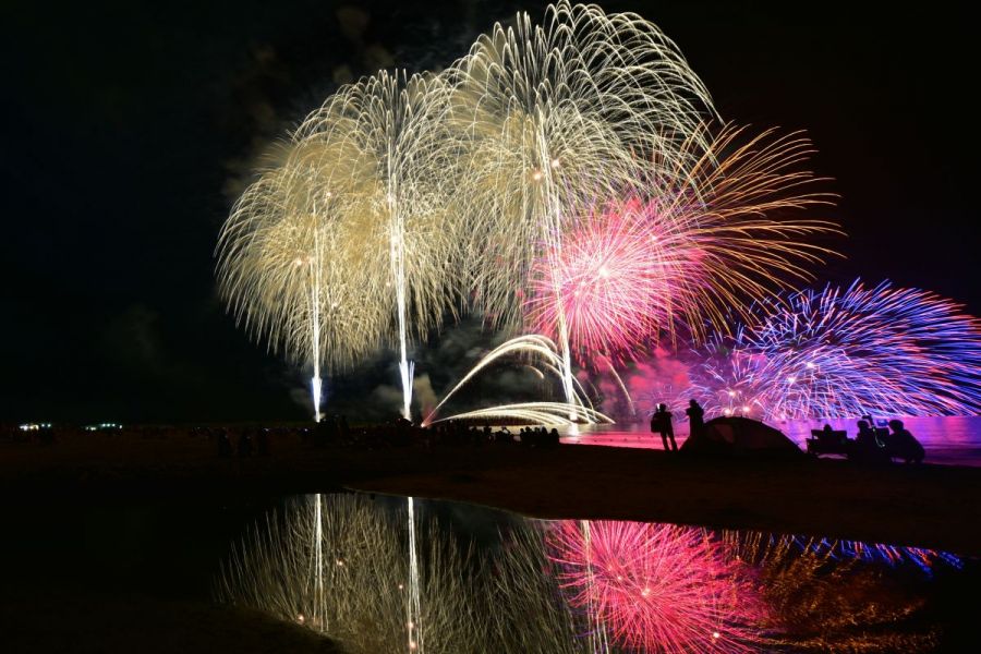 寺泊港まつり海上大花火大会【８月７日（木曜日）に予定しておりました寺泊港まつり海上大花火大会は天候不良が見込まれるため、お客様及び大会関係者の安全確保を考慮し８月８日（金曜日）に延期することとなりました。】