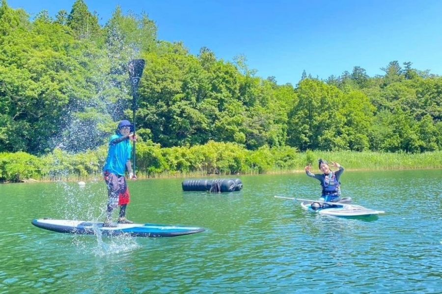 加茂湖を知り尽くした匠と遊ぶ！パドルひとつで旅に出る、加茂湖SUP体験
