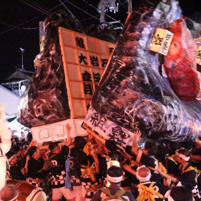 大岩万燈押し合い