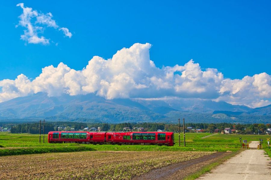 リゾート列車「雪月花」で行く鉄道の町と国立公園・妙高の旅