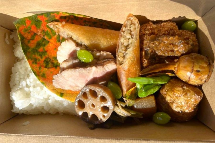 昼食はMURA PUBさんの「季節の手しごと弁当」