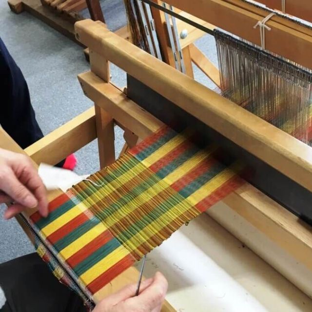 「手描き友禅・手織り体験」吉彩館２号館