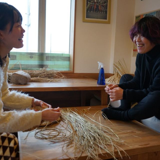 昔ながらの手しごとといっぷく。カフェで過ごす藁鍋敷き作りとゆったり『こびり』プラン
