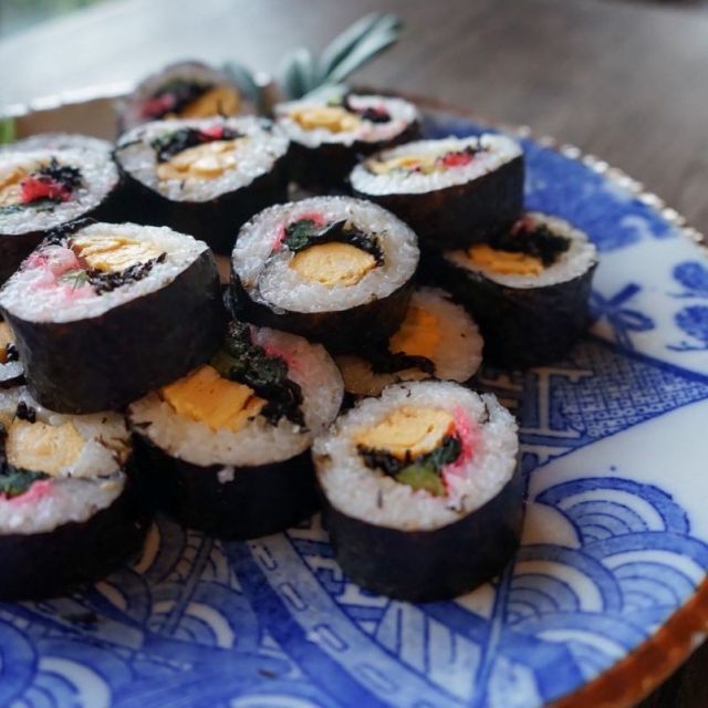 地元お母ちゃんと作る佐渡の『のり巻き作り』体験 ～海が見える高台のレストランの薬膳ランチ付き～