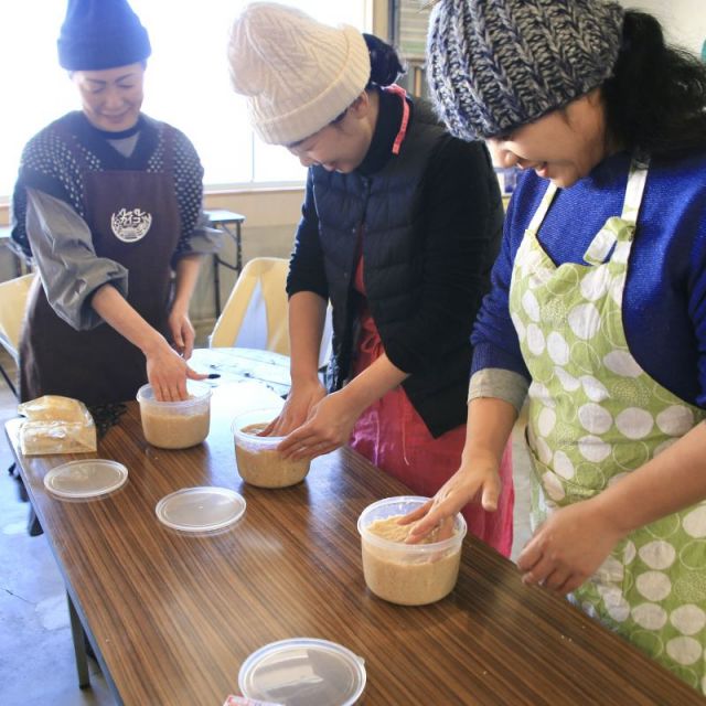 初めてでも安心♪佐渡麹で手前味噌体験