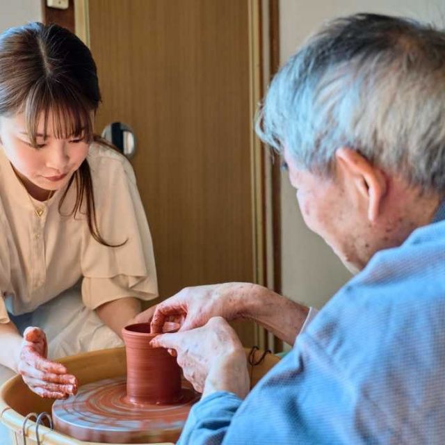 佐渡金山で発見された赤土を使った焼き物「無名異焼（伝統的工芸品）」を作ろう！
