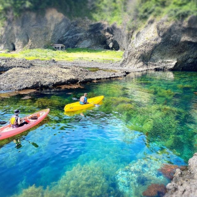 佐渡のきれいな海と最高のロケーションでシーカヤック体験（小木琴浦洞窟）