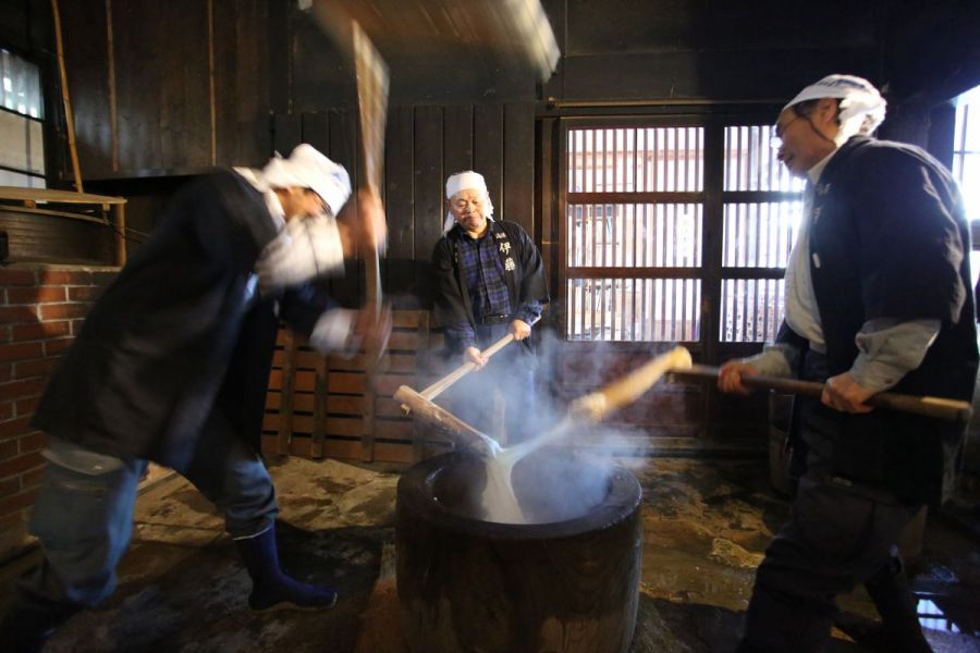 豪農伊藤家 三人餅搗き体験